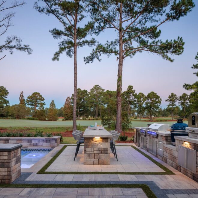 Belgard_2025_HGTV_Dreamhome_BordeauxFireplace_Dimensions18_Papyrus_Brooklyn_TandemWall_8